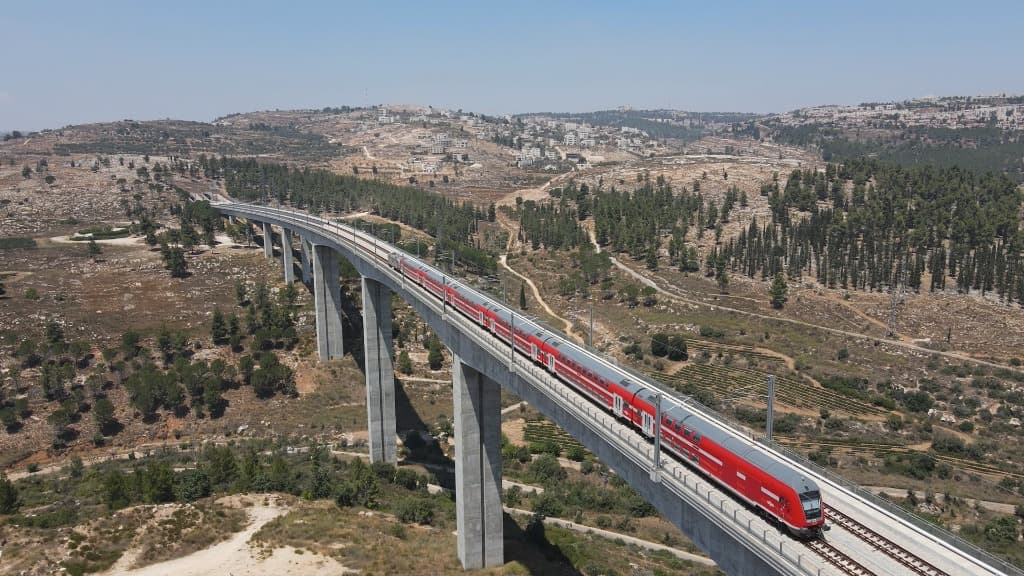 גשר 10 בקו הרכבת המהיר ירושלים - ת״א